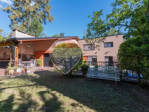 Casa en Alquiler con 1 cochera