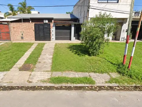 VENTA CASA EN LA PLATA 3 DORMITORIOS Y COCHERA