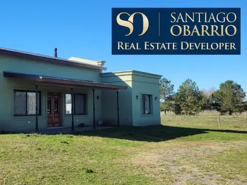 Impecable casa de campo en estancia Benquerencia
Compuesta de living comedor con cocina incorporada, 2 dormitorios, 2 baños, galerías con vistas abier