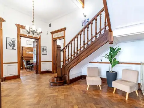 Casa 9 ambientes con 7 baños