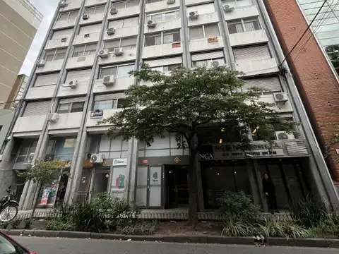 Semipiso 3 dormitorios Zona Centro, Patio interno y Cochera en Edificio