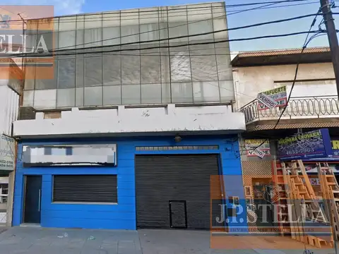 Galpón 700 m² Comercial e Industrial s/Avenida y salida a calle lateral - Villa Madero