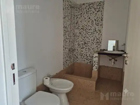Venta 3 ambientes con cochera fija cubierta. Doble orientación. Dos balcones. Villa Crespo
