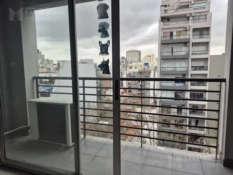 Venta 3 ambientes con cochera fija cubierta. Doble orientación. Apto Prof y Oficina. Villa Crespo