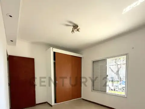 Departamento 2 ambientes con patio seco a metros de Club Centenario.VENADO TUERT