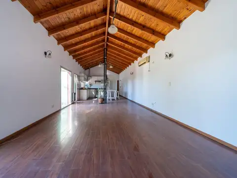 Casa en Alquiler con 1 cochera