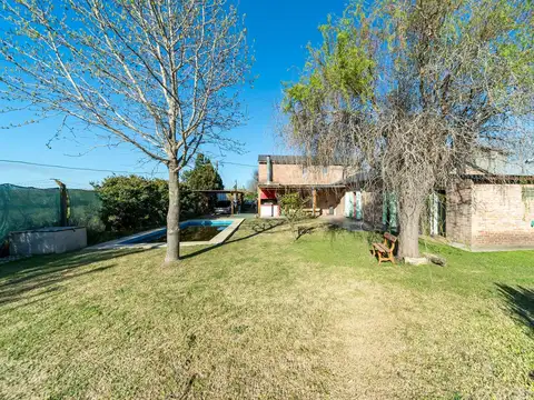 Casa 3 dormitorios, jardin y pileta, club logaritmo, ibarlucea