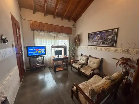 Casa 5 ambientes con 1 baño