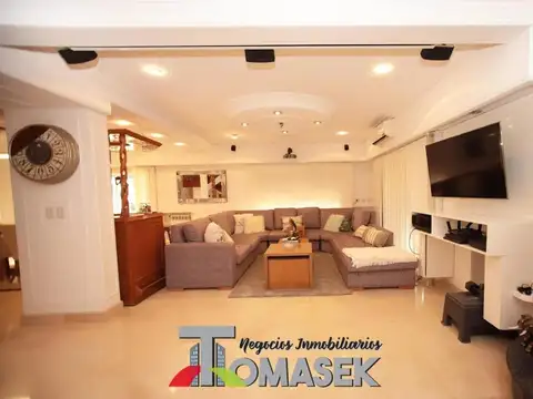 CASA 4 DORMS EN RAMOS MEJÍA DE 980 M2 SOBRE 1.200 M2