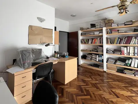 Casa 8 ambientes con 4 baños