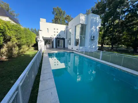 Alquiler Anual Canning – Casa 4 ambientes