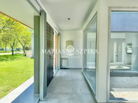 Casa 4 ambientes con 2 baños
