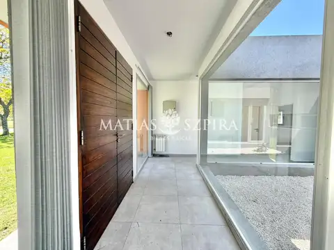 Casa en Venta con 2 cocheras
