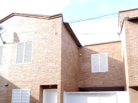 SE VENDE DUPLEX 3D., COCHERA DOBLE Y/O PATIO. ¡APTO CREDITO!