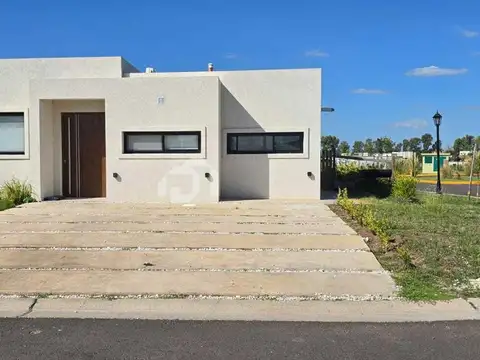 Casa  en Venta en Santa Elisa, Pilar del Este, Pilar