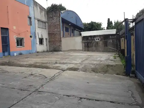 GALPON EN VENTA A MTS DE Pte. ILLIA.  Sobre calle Pringles a