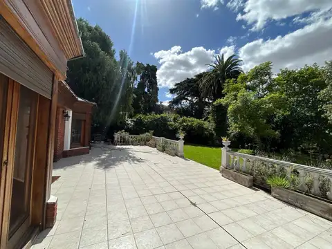 Casa 7 ambientes con 5 baños