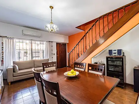 Venta Casa 3 dormitorios con cochera y patio en Vicente Lopez - Olivos