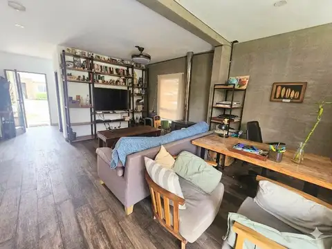 VENTA CASA ALVAREZ DEL BOSQUE 5 AMBIENTES PERMUTA
