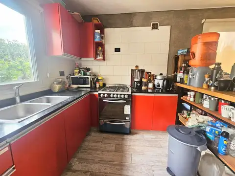 Casa 5 ambientes con 2 baños