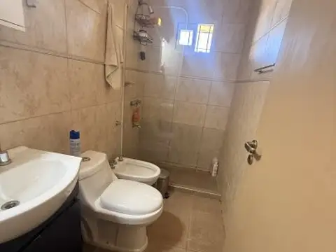 CASA CENTENARIO Y LA RIOJA 3 DORMITORIOS PILETA Y QUINCHO