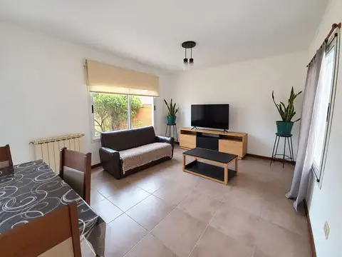 VENTA CASA 3 AMB CON GRAN PARQUE EN BALCARCE