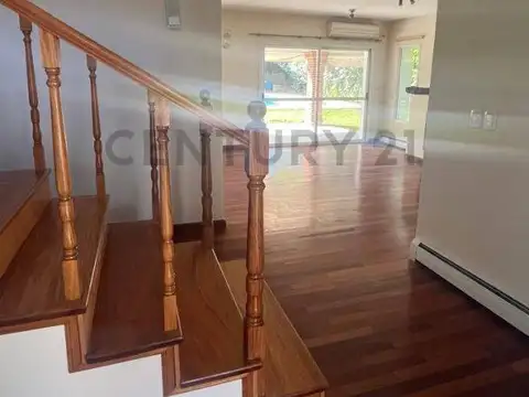 Casa 7 ambientes con 2 baños