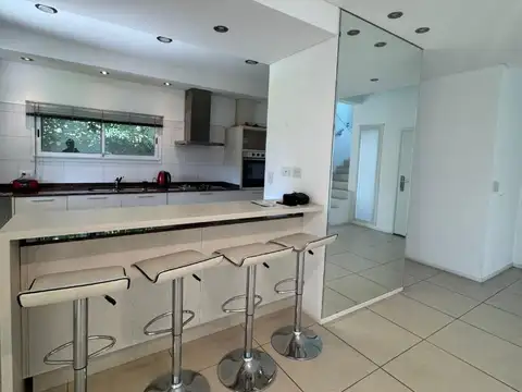 Casa de 6 ambientes en Los Lagos. Nordelta