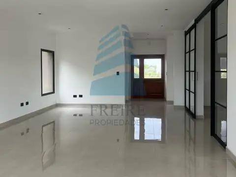 Casa 6 ambientes con 2 baños