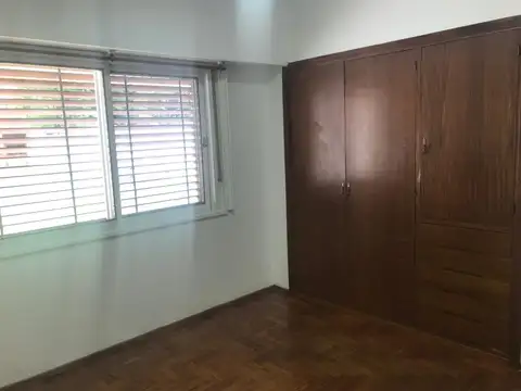 CASA A LA VENTA EN CALLE RAMIREZ AL 1000 ADROGUE