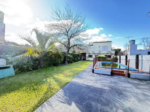 VENTA CASA 5 AMBIENTES EN HURLINGHAM -APTA CREDITO HIPOTECARIO- TOMA PERMUTA MEN