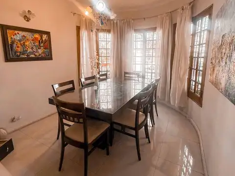 Casa 8 ambientes con 1 baño