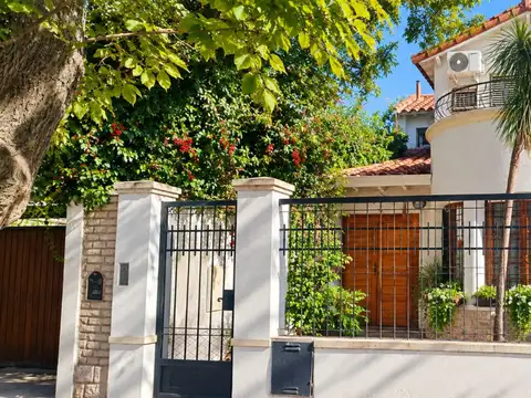 VENTA  CASA CON PILETA CIUDAD DE MENDOZA