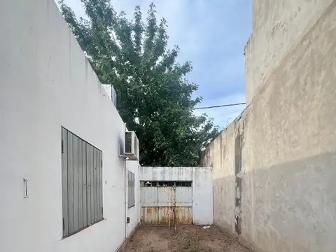 Casa 5 ambientes con 1 baño