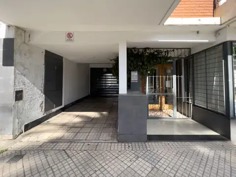 VENTA - DEPARTAMENTO DE UN DORMITORIO CON COCHERA - BARRIO LOURDES