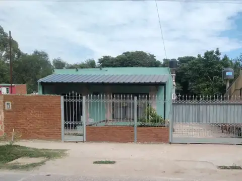 VENTA- Casa de 3 ambientes, con piscina,VIRREY DEL PINO