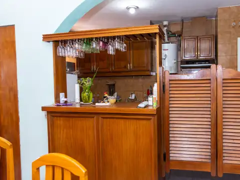 Casa 7 ambientes con 2 baños