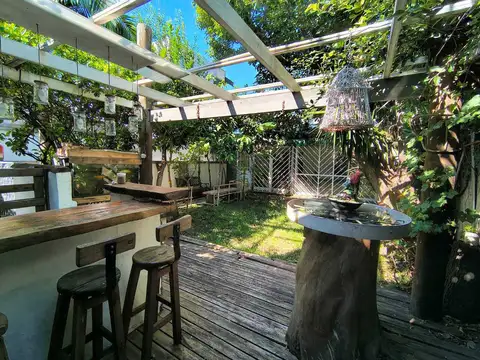 Casa 7 ambientes con 2 deptos, 370 m², cerca de CABA
