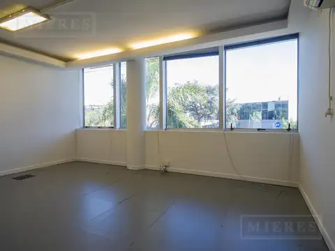 Oficina en Alquiler con 12 cocheras