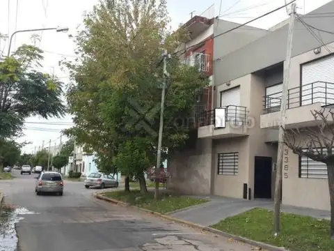 DUPLEX 3 AMBIENTES CON COCHERA