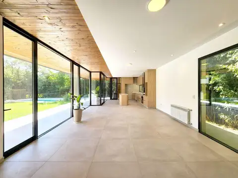 Casa en Venta con 2 cocheras