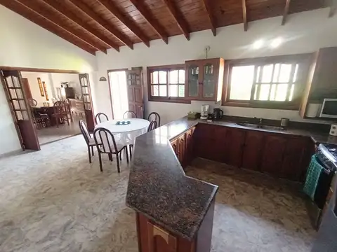 Casa 4 ambientes con 3 baños
