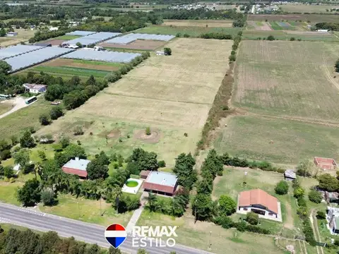 CAMPO 5 Ha en VENTA en LA PLATA + 2 CASAS- PISCINA