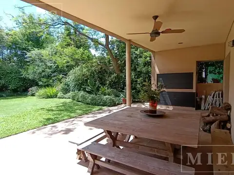 Casa 6 ambientes con 3 baños