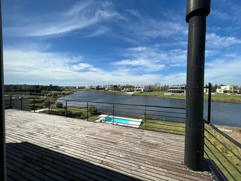 Casa en Venta a la Laguna en El Naudir - Aguas Privadas