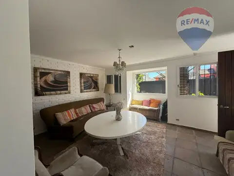 VENTA DE CASA EN SAN ISIDRO CON JARDIN Y PILETA