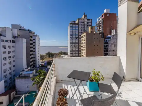 VENTA - DÚPLEX DE TRES DORMITORIOS CON BALCÓN Y VISTA AL RÍO - BARRIO MARTIN