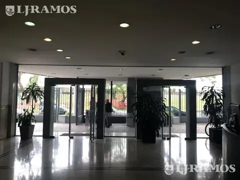 Oficina en Venta con 62 cocheras
