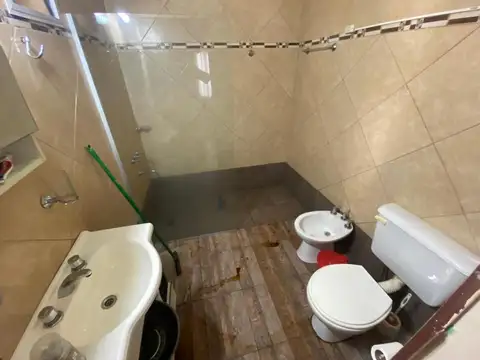 VENDO CASA CON PISCINA Y QUINCHO EN CANDELARIA MNES