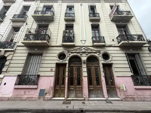 Avenida Carlos Calvo 800